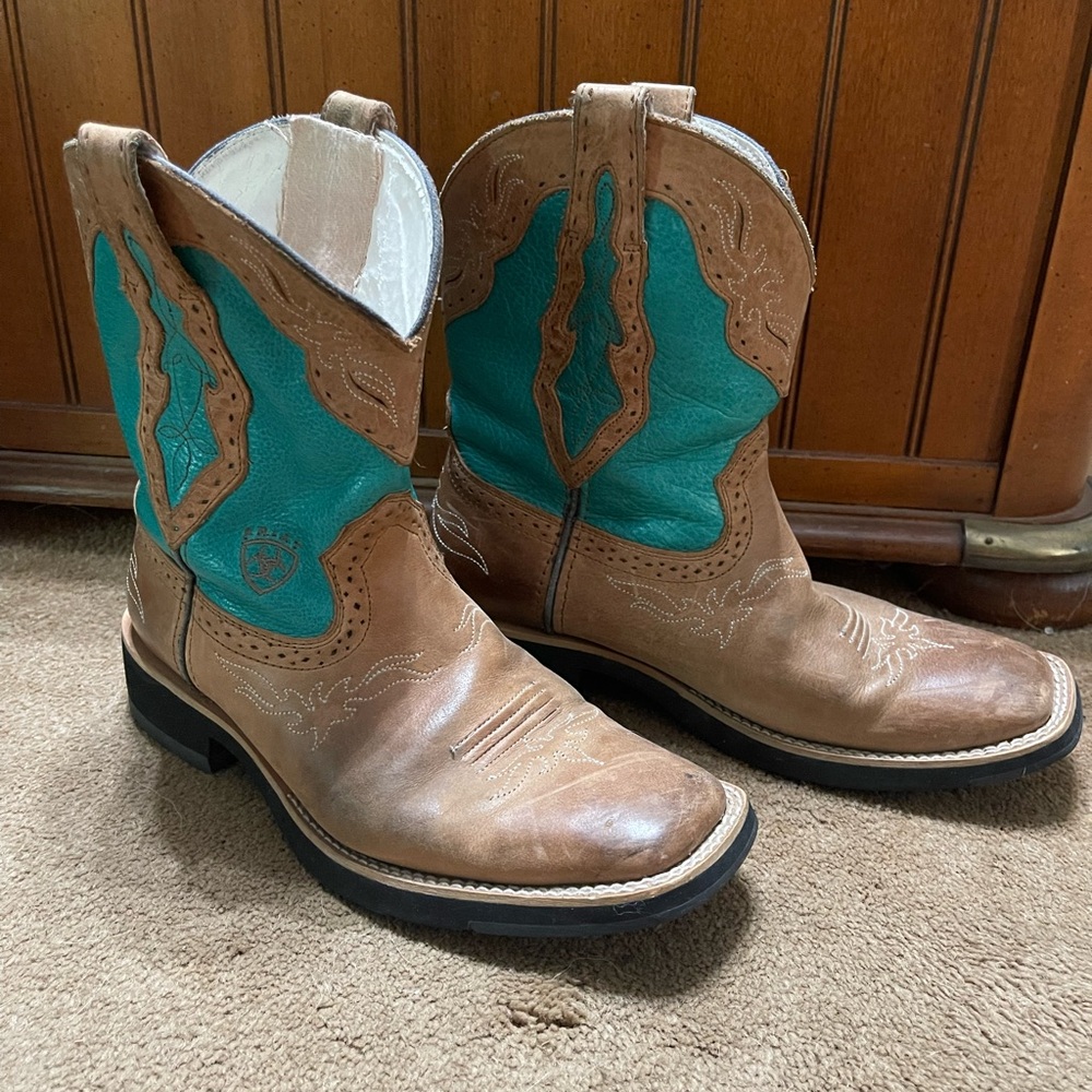 SIZE 7 ARIAT WOMENS COWBOY BOOTS SQ TOE GREEN AND BROWN WESTERN STYLE